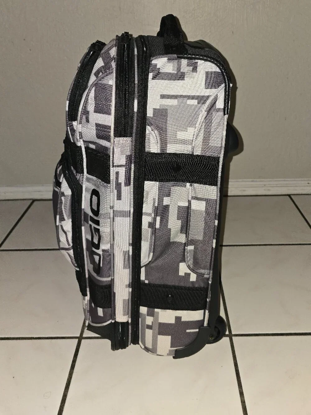 Ogio Layover Travel Cyber Camo 22